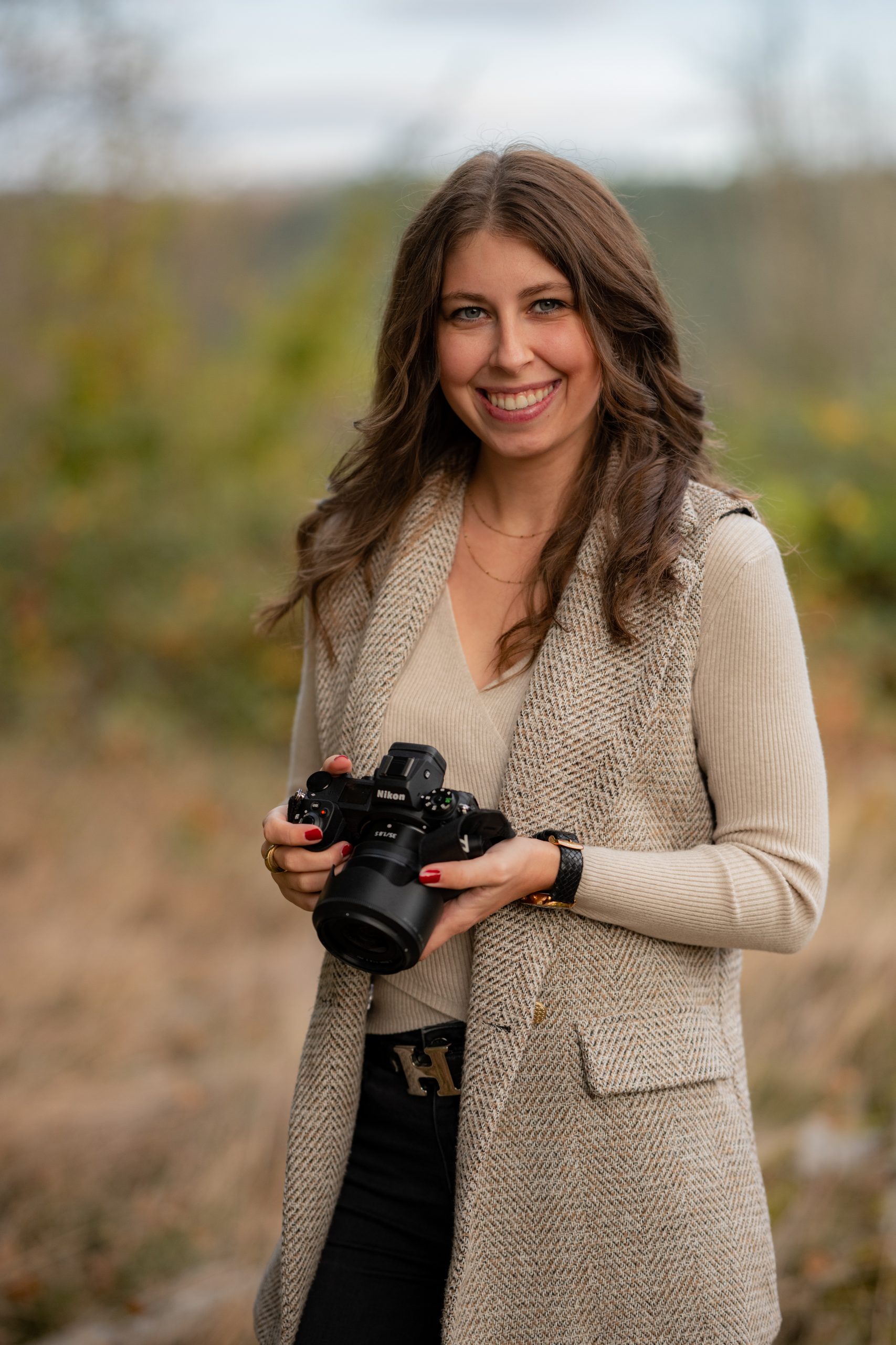 portrait einer Fotografin fuer Familienfotos Hochzeitsfotos und Businessfotos